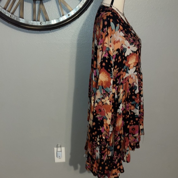 RACHEL ZOE OVERSIZED BUTTON DOWN SMOCK TOP. - Picture 7 of 8